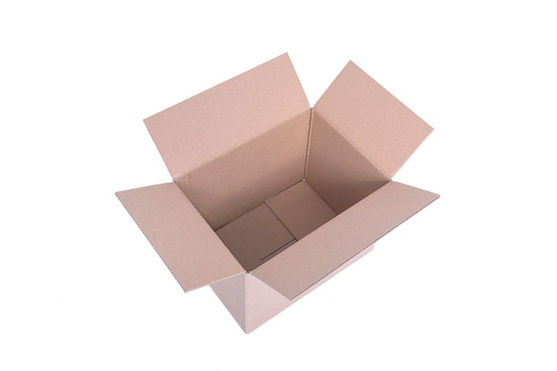 Karton klapowy 600x400x200 mm z 5-warstwowej tektury falistej BC. Solidny, trwały i odporny na uszkodzenia. Idealny do przeprowadzek, wysyłki i magazynowania. Naturalny szaro-szary kolor tektury.