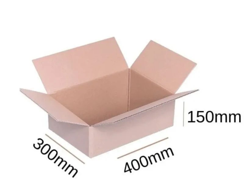 Szary karton klapowy wykonany z 3-warstwowej tektury o fali B. Klasyczna konstrukcja przystosowana do wysyłki paczkomatowej w gabarycie B.