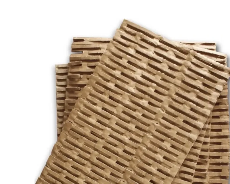 Wypełniacz wykonany z tektury o różnych rozmiarach i gramaturze. Dodatkowa ochrona dla przedmiotów. Zapewnia wysoką odporność na uszkodzenia mechaniczne. To praktyczna i przyjazna środowisku alternatywa dla plastikowych i sylikonowych wypełnień.