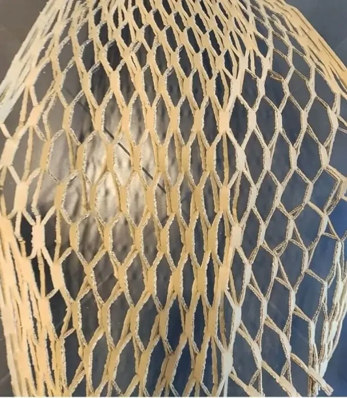 Wypełniacz wykonany z tektury o różnych rozmiarach i gramaturze. Dodatkowa ochrona dla przedmiotów. Zapewnia wysoką odporność na uszkodzenia mechaniczne. To praktyczna i przyjazna środowisku alternatywa dla plastikowych i sylikonowych wypełnień.