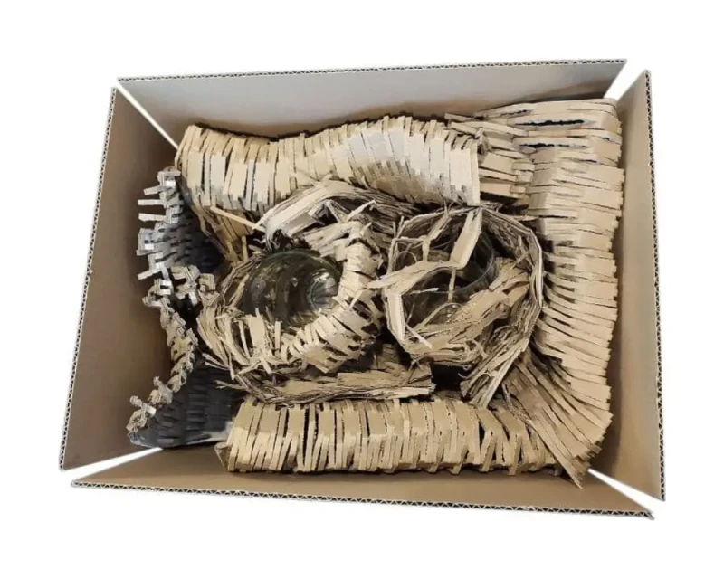 Wypełniacz wykonany z tektury o różnych rozmiarach i gramaturze. Dodatkowa ochrona dla przedmiotów. Zapewnia wysoką odporność na uszkodzenia mechaniczne. To praktyczna i przyjazna środowisku alternatywa dla plastikowych i sylikonowych wypełnień.