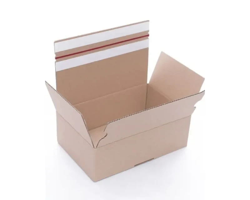 Zdjęcie przedstawia karton fasonowy z automatycznym dnem i dwoma paskami klejowymi. Opakowanie wykonane z 3-warstwowej tektury falistej w kolorze szarym. Automatyczne dno skraca czas pakowania produktów.