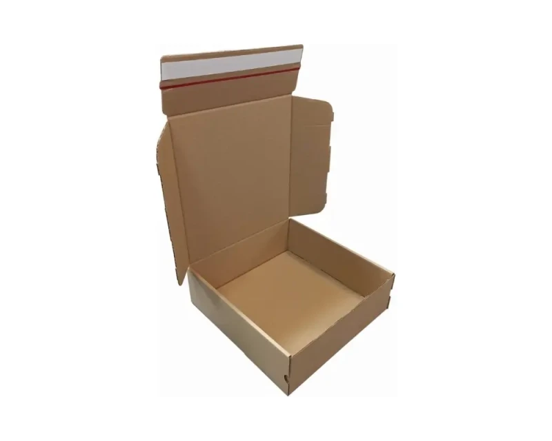 Karton fasonowy o wymiarach 305x305x100mm, wykonany z 3-warstwowej tektury szarej. Pudełko posiada pasek klejowy i zrywkę, które umożliwiają szybkie, estetyczne pakowanie i łatwe otwieranie opakowania.