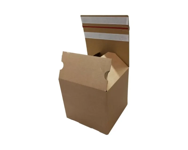 Karton z automatycznym dnem i dwoma paskami klejącymi o wymiarach 200x200x190mm. Karton wykonany jest z szarej, 3-warstwowej tektury falistej.  Widoczne są również dwa paski klejowe na klapie górnej oraz zrywka.