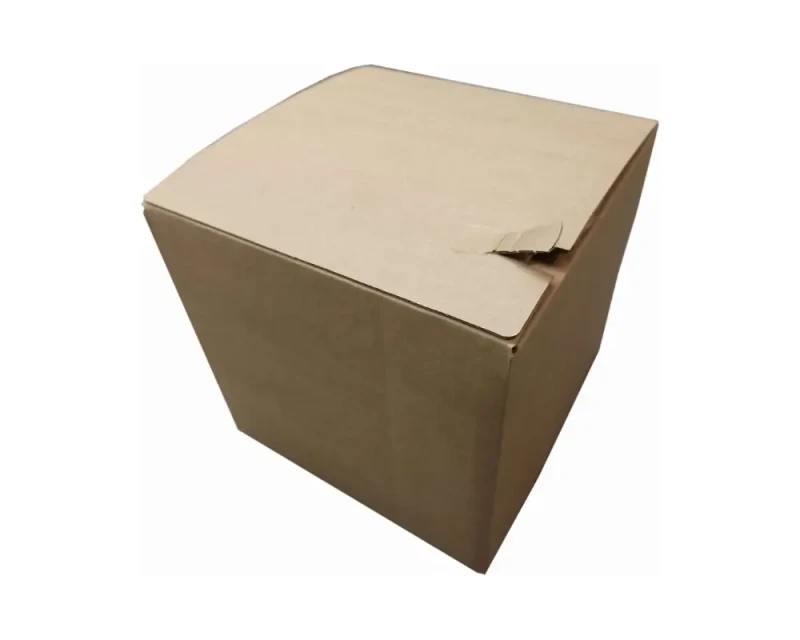 Karton z automatycznym dnem i dwoma paskami klejącymi o wymiarach 200x200x190mm. Karton wykonany jest z szarej, 3-warstwowej tektury falistej.  Widoczne są również dwa paski klejowe na klapie górnej oraz zrywka.