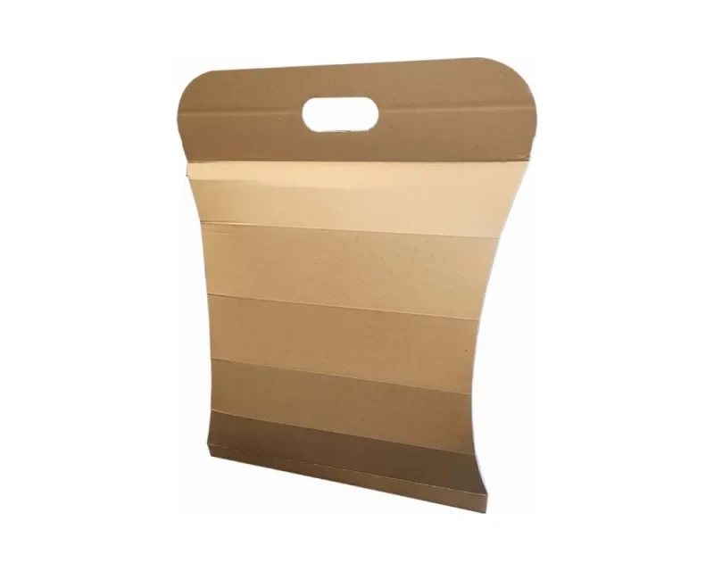 Szara torba kartonowa o wymiarach 420x400x85mm, wykonaną z tektury falistej 3-warstwowej. Opakowanie posiada dwa paski hot melt i zrywkę. Konstrukcja jest łatwa do złożenia i estetyczna.