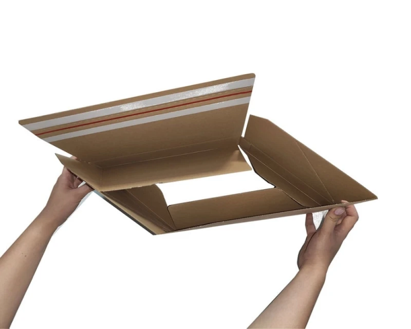 Karton o wymiarach 350x250x75mm wykonany z 3-warstwowej szarej tektury. Opakowanie posiada automatyczne dno oraz dwa paski klejowe i zrywkę.