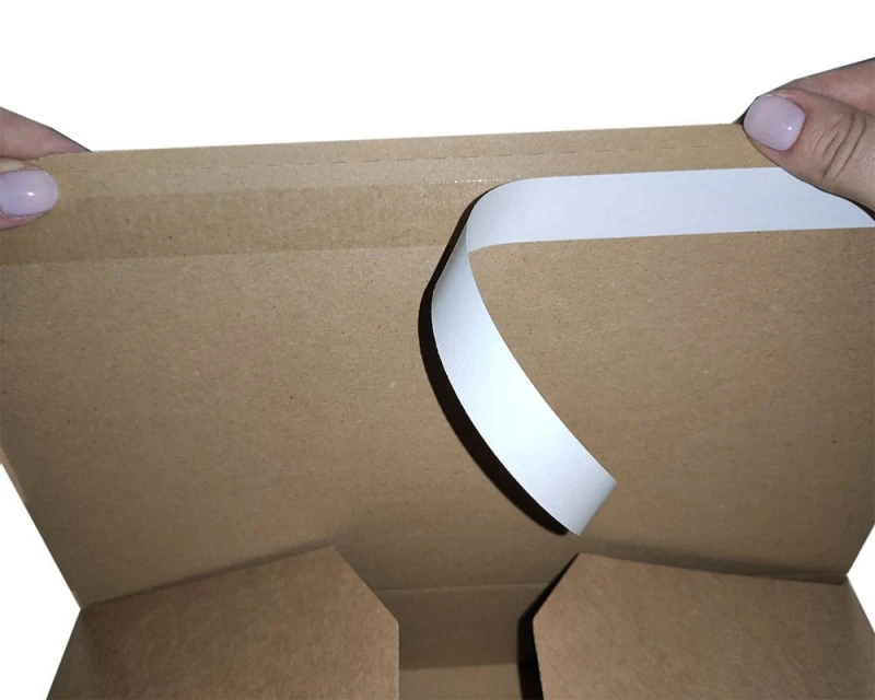 Karton o wymiarach 350x250x75mm wykonany z 3-warstwowej szarej tektury. Opakowanie posiada automatyczne dno oraz dwa paski klejowe i zrywkę.