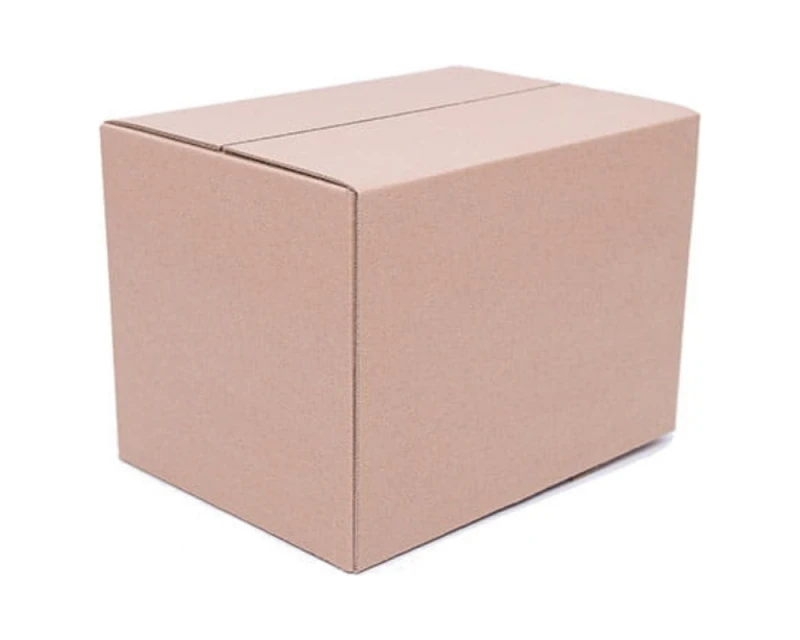 Przestronny karton klapowy o wymiarach 640x380x410 mm, wykonany z 3-warstwowej tektury (fala B) o gramaturze 410 g/m². Karton ma klasyczny szary kolor i spełnia wymagania gabarytu C paczkomatów InPost.