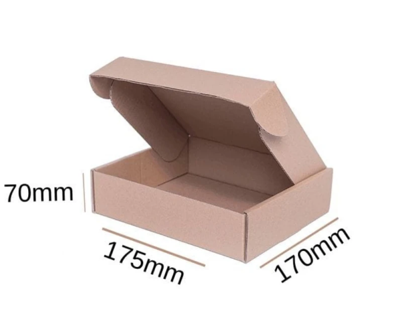 Karton fasonowy o wymiarach 175x170x70 mm, wykonany z 3-warstwowej tektury (fala B, gramatura 400 g/m²). Pudełko jest łatwe do złożenia i nie wymaga użycia taśmy czy kleju, co pozwala na szybkie i ekonomiczne pakowanie.