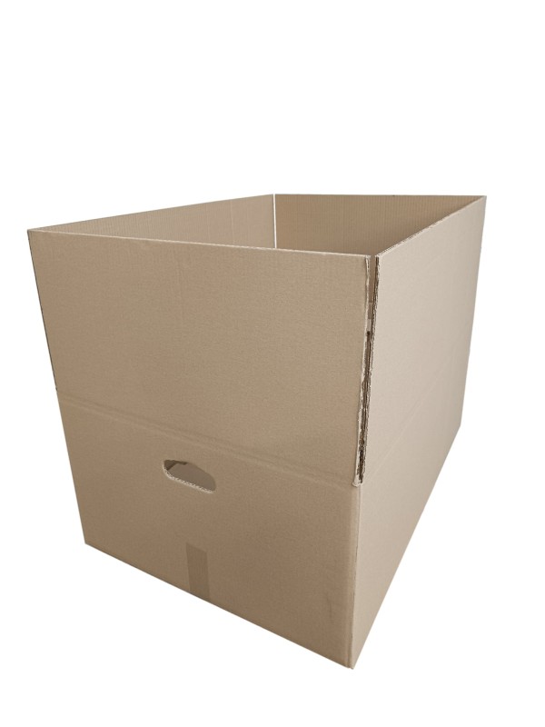 Karton klapowy o wymiarach 900x620x350 mm, wykonany z mocnej 5-warstwowej tektury (fala BC) o gramaturze 690 g/m² w standardowym szarym kolorze. Karton wyposażony jest w ergonomiczne rączki (90x30 mm) na krótszych bokach.