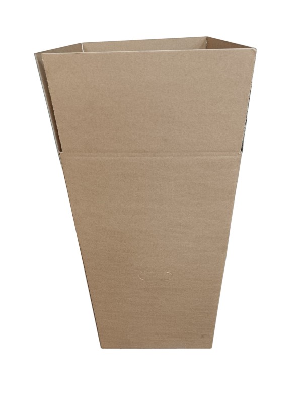 Szary karton klapowy o wymiarach 520x480x900mm. Wykonany z wyjątkowo wytrzymałej, 5-warstwowej tektury (fala BC) o gramaturze 1060 g/m². Karton jest wyposażony w praktyczne uchwyty (90x30 mm) na krótszych bokach, co ułatwia przenoszenie.