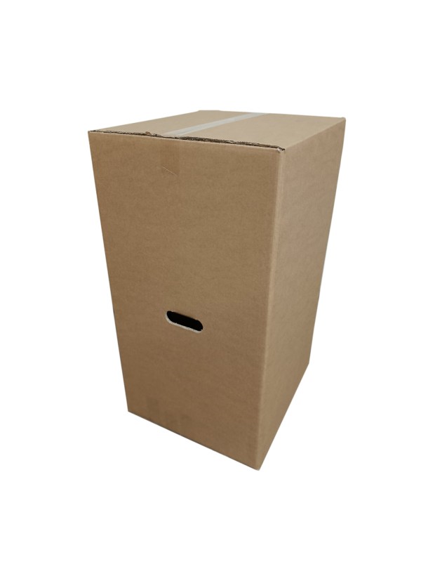 Szary karton klapowy o wymiarach 520x480x900mm. Wykonany z wyjątkowo wytrzymałej, 5-warstwowej tektury (fala BC) o gramaturze 1060 g/m². Karton jest wyposażony w praktyczne uchwyty (90x30 mm) na krótszych bokach, co ułatwia przenoszenie.