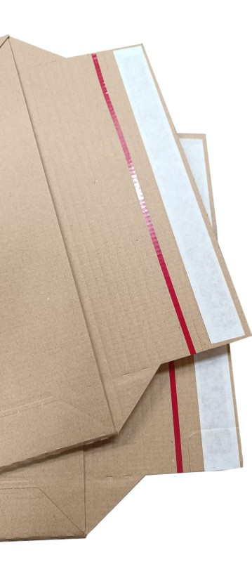 Tekturowa koperta z paskiem klejowym o wymiarach 335x250x70 mm, wykonana z 3-warstwowej tektury o fali E. Zrywka umożliwia szybkie i łatwe otwieranie bez użycia narzędzi. Gładka powierzchnia pozwala na personalizację nadrukiem.