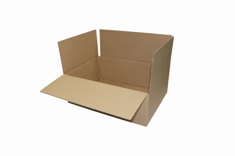 Szary karton klapowy wykonany z 3-warstwowej tektury o fali B. Widoczna faktura tektury i estetyczne wykończenie podkreślają jego wytrzymałość i jakość wykonania.