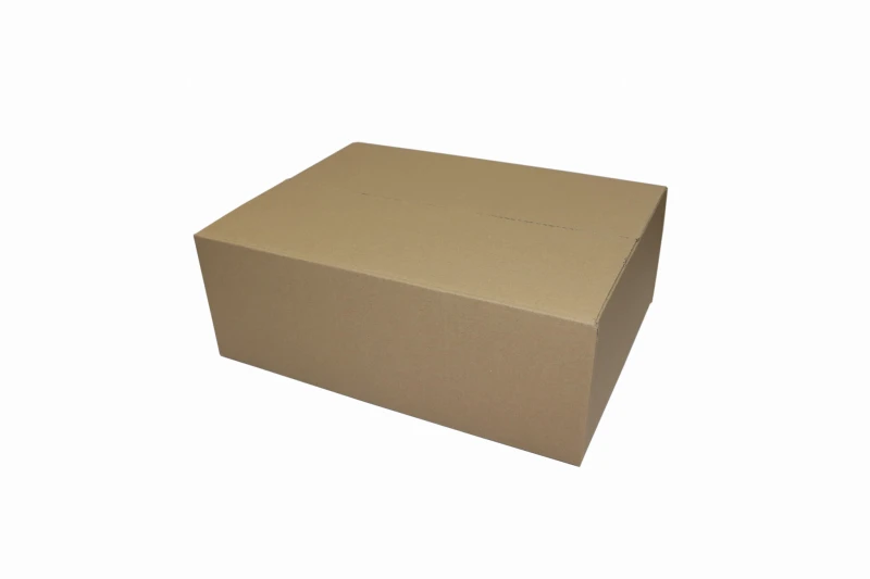 Szary karton klapowy wykonany z 3-warstwowej tektury o fali B. Widoczna faktura tektury i estetyczne wykończenie podkreślają jego wytrzymałość i jakość wykonania.