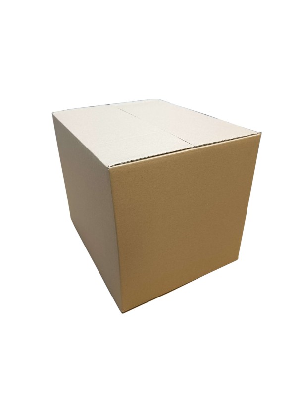 Szary karton klapowy o wymiarach zewnętrznych 525x420x425 mm, wykonany z 5-warstwowej tektury falistej (fala BC) o gramaturze 595 g/m². Ma klasyczny dużą pojemność, idealną do przechowywania oraz transportu większych przedmiotów.