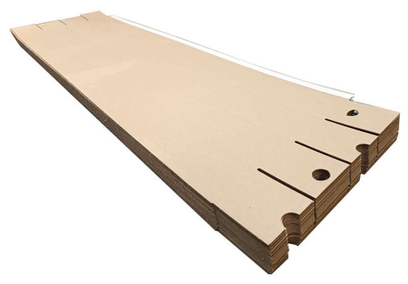 Kwadratową tubę kartonową o wymiarach 100x100x1200 mm, wykonaną szarej tektury o fali B i gramaturze 410 g/m². Wyposażona w paski klejowe i perforację do łatwego otwierania, pozwala na szybkie zamknięcie i wygodne użytkowanie bez dodatkowej taśmy.