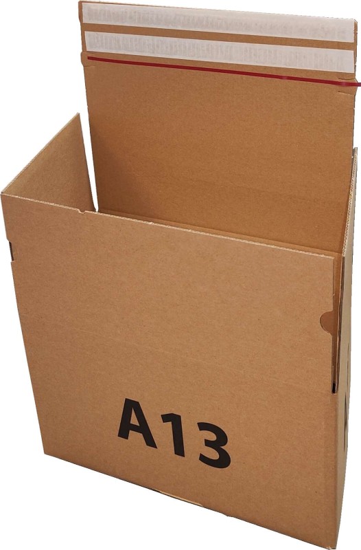 Solidny karton o wymiarach 400x300x200mm, wykonany z szarej 5-warstwowej tektury. Pudełko posiada automatyczne dno, dwa paski klejowe, zrywkę i nadruk A13 na boku. Tektura delikatnie pęka przy składaniu.