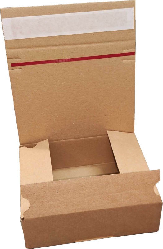 Zdjęcie przedstawia karton z automatycznym dnem i paskiem klejowym idealny do wysyłki w paczkomatach. Widoczne jest starannie wykonane opakowanie w naturalnym kolorze tektury. Konstrukcja umożliwia szybkie złożenie bez użycia taśmy.