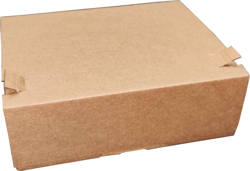 Zdjęcie przedstawia karton z automatycznym dnem i paskiem klejowym idealny do wysyłki w paczkomatach. Widoczne jest starannie wykonane opakowanie w naturalnym kolorze tektury. Konstrukcja umożliwia szybkie złożenie bez użycia taśmy.