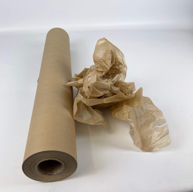 Papier pakowy kraft to ekologiczny wypełniacz. Wykonany z surowców wtórnych. Jest lekki i wytrzymały. Zamiennik plastikowych wypełniaczy i folii bąbelkowej. Można dopasować go do kształtu produktu.