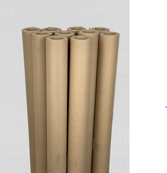 Papier budowlany zabezpieczający wykonany z ekologicznego papieru makulaturowego, przeznaczony do pakowania lub zabezpieczania.