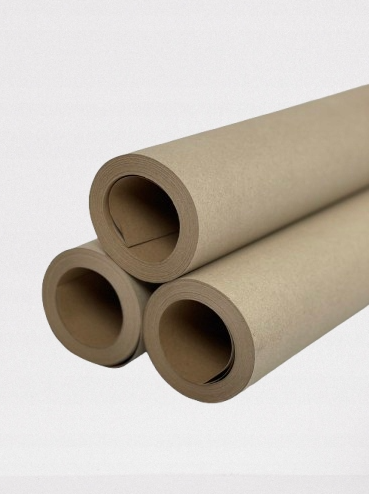 Papier budowlany zabezpieczający wykonany z ekologicznego papieru makulaturowego, przeznaczony do pakowania lub zabezpieczania.