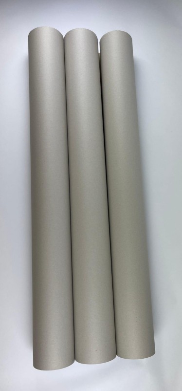 Rolka tektury litej remontowo-budowlana o szerokości 1m i gramaturze ok. 250g/m². Zapewnia ochronę powierzchni przed brudem i porysowaniem i cechuje się wysoką chłonnością.