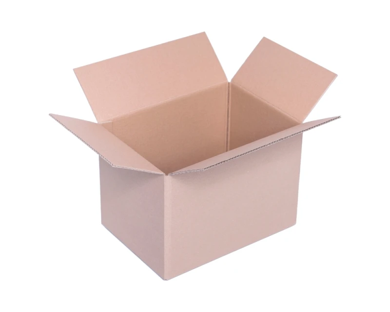 Przestronny karton klapowy o wymiarach 640x380x410 mm, wykonany z 3-warstwowej tektury (fala B) o gramaturze 410 g/m². Karton ma klasyczny szary kolor i spełnia wymagania gabarytu C paczkomatów InPost.