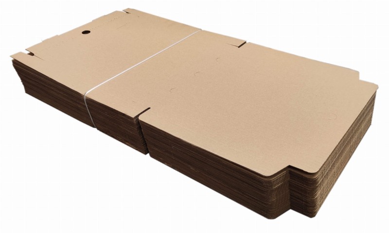 Szare pudełko fasonowe na pizzę o wymiarach 320x320x45 mm, wykonane z trwałej, 3-warstwowej tektury (fala B) o gramaturze 410 g/m². Pudełko jest estetycznie wykończone zarówno na zewnątrz, jak i wewnątrz.