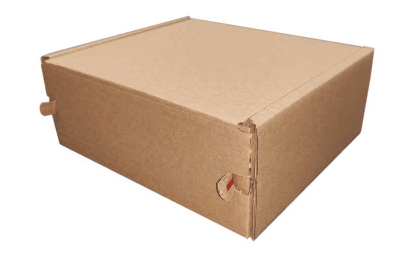 Karton fasonowy z dwoma paskami klejącymi i zrywką o wymiarach 195x180x80mm. Wykonane z szarej tektury falistej fali B o gramaturze 455 g/m². Estetyczna konstrukcja z dwoma paskami klejowymi na górnej klapie oraz zrywką, która umożliwia szybkie otwarcie.