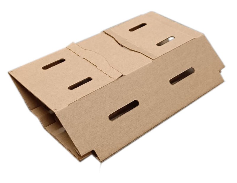 Estetyczny i trwały koszyczek tekturowy 270x112x80 mm do pakowania świeżych owoców, takich jak maliny, borówki czy truskawki. Wykonany z 3-warstwowej tektury z pokryciem kraftowym – lekki, ekologiczny i wygodny w przenoszeniu.