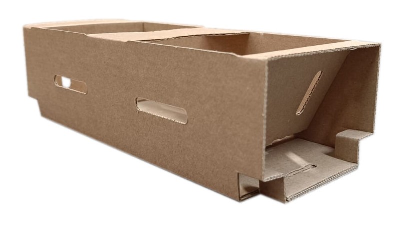 Estetyczny i trwały koszyczek tekturowy 270x112x80 mm do pakowania świeżych owoców, takich jak maliny, borówki czy truskawki. Wykonany z 3-warstwowej tektury z pokryciem kraftowym – lekki, ekologiczny i wygodny w przenoszeniu.