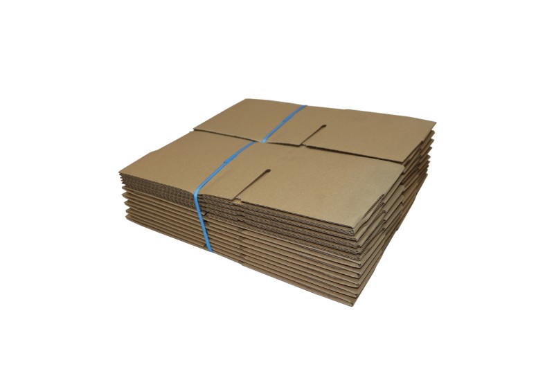 Szare, kartonowe pudełko o wymiarach zewnętrznych 200x150x80 mm, wyposażone w praktyczne, automatyczne dno. Wykonane z 3-warstwowej tektury. Pudełko zapewnia estetyczne i szybkie pakowanie.