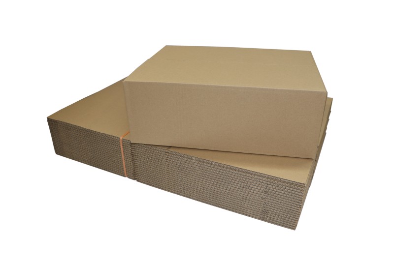 Szary karton klapowy wykonany z 3-warstwowej tektury o fali B. Klasyczna konstrukcja przystosowana do wysyłki paczkomatowej w gabarycie B.