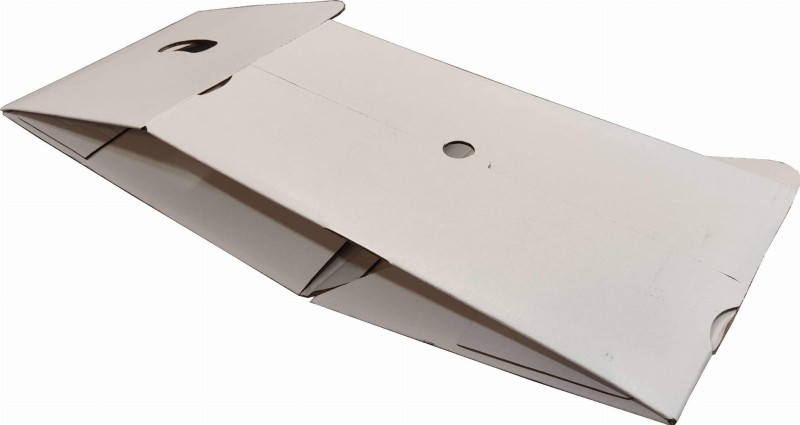 Karton fasonowy ekspozycyjny o wymiarach 440x295x263 mm. Wykonany z bielonej, 5-warstwowej tektury falistej (fala EB). Karton ma automatyczne dno. Opakowanie biało-białe, zewnętrznie powlekane.