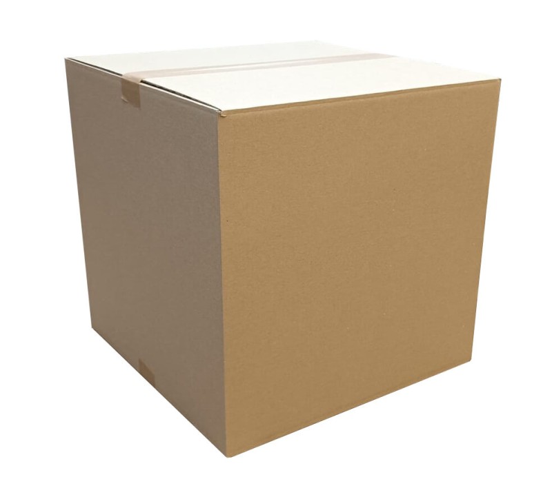 Szary karton klapowy wykonany z 3-warstwowej tektury o fali B. Karton ma dużą pojemność i proporcjonalne wymiary, co czyni go uniwersalnym rozwiązaniem do pakowania. Posiada klasyczną konstrukcje zapewniającą łatwe składanie oraz bezpieczne zamknięcie.