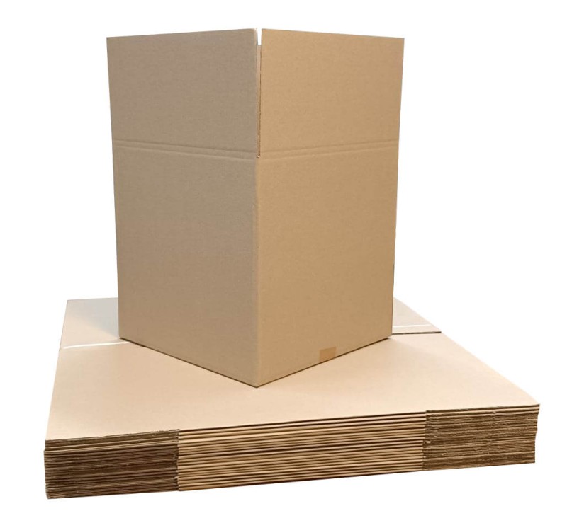 Szary karton klapowy wykonany z 3-warstwowej tektury o fali B. Karton ma dużą pojemność i proporcjonalne wymiary, co czyni go uniwersalnym rozwiązaniem do pakowania. Posiada klasyczną konstrukcje zapewniającą łatwe składanie oraz bezpieczne zamknięcie.