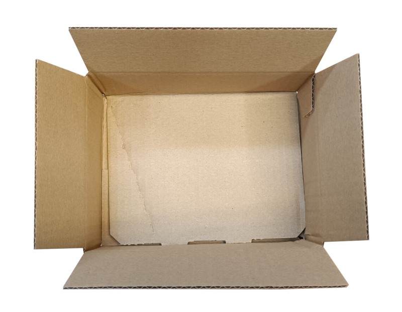 Szare, kartonowe pudełko o wymiarach zewnętrznych 200x150x80 mm, wyposażone w praktyczne, automatyczne dno. Wykonane z 3-warstwowej tektury. Pudełko zapewnia estetyczne i szybkie pakowanie.