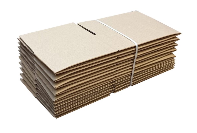 Szare, kartonowe pudełko o wymiarach zewnętrznych 200x150x80 mm, wyposażone w praktyczne, automatyczne dno. Wykonane z 3-warstwowej tektury. Pudełko zapewnia estetyczne i szybkie pakowanie.