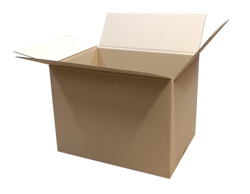 Szary karton klapowy wykonany z 3-warstwowej tektury o fali B. Karton ma klasyczną konstrukcję FEFCO 201 z czterema klapami, które zapewniają łatwe i szybkie zamknięcie. Jego proporcje wskazują na dużą pojemność.