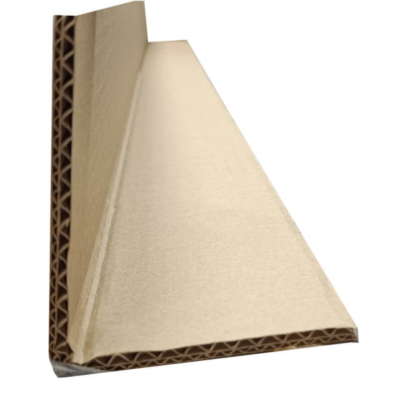 Tekturowy kątownik o wymiarach 1450x300 mm, wykonany z 5-warstwowej tektury (fala EB, gramatura 585 g/m²). Skutecznie chroni krawędzie mebli oraz innych wyrobów narażonych na uszkodzenia mechaniczne. Wykonany zgodnie ze standardem F970