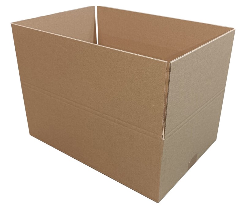 Szary karton klapowy wykonany z pięciowarstwowej tektury o fali EB. Opakowanie posiada solidną konstrukcje FEFCO 201. Karton ma prostokątny kształt i kompaktową wysokość.