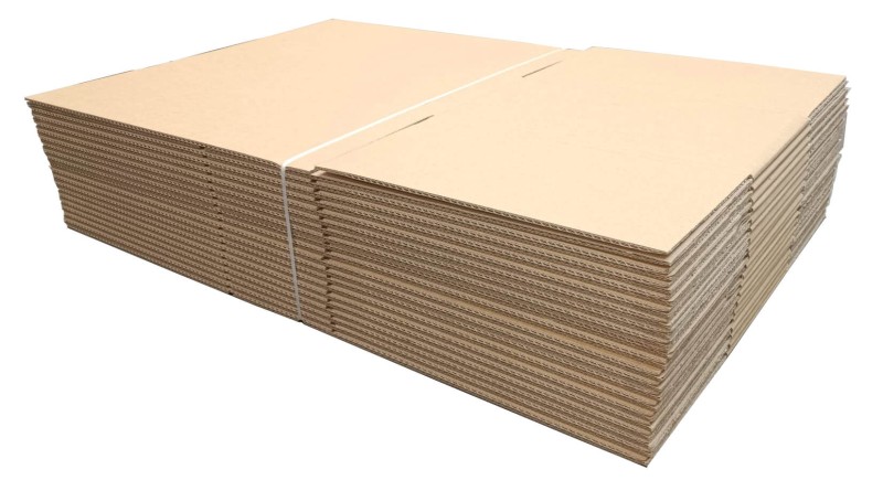 Szary karton klapowy wykonany z pięciowarstwowej tektury o fali EB. Opakowanie posiada solidną konstrukcje FEFCO 201. Karton ma prostokątny kształt i kompaktową wysokość.