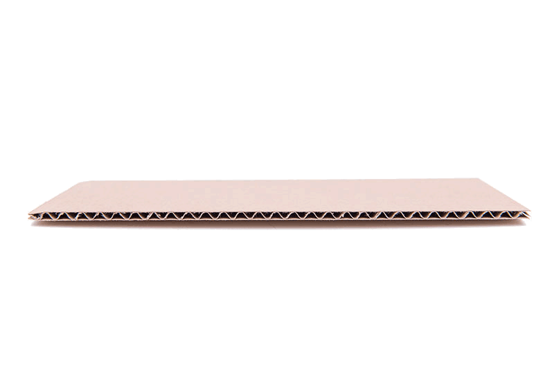 Przekładka tekturowa 620x478 mm – trwała i ekologiczna ochrona towaru na palecie. Wykonana z szaro-szarej tektury o fali B.  Idealna do zabezpieczania produktów w transporcie i magazynowaniu. Tektura.