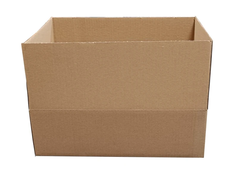 Karton z automatycznym dnem 390x295x125 mm w kolorze szarym, wykonany z trwałej 3-warstwowej tektury. Na zdjęciu widoczne jest solidne, estetyczne pudełko o prostokątnym kształcie, przygotowane do szybkiego składania i pakowania.