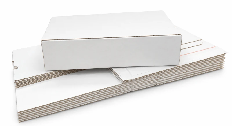 Karton o wymiarach 345x240x80mm wykonany z 3-warstwowej bielonej tektury. Opakowanie posiada automatyczne dno oraz pasek klejowy i zrywkę.