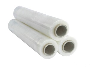 trzy rolki folii stretch